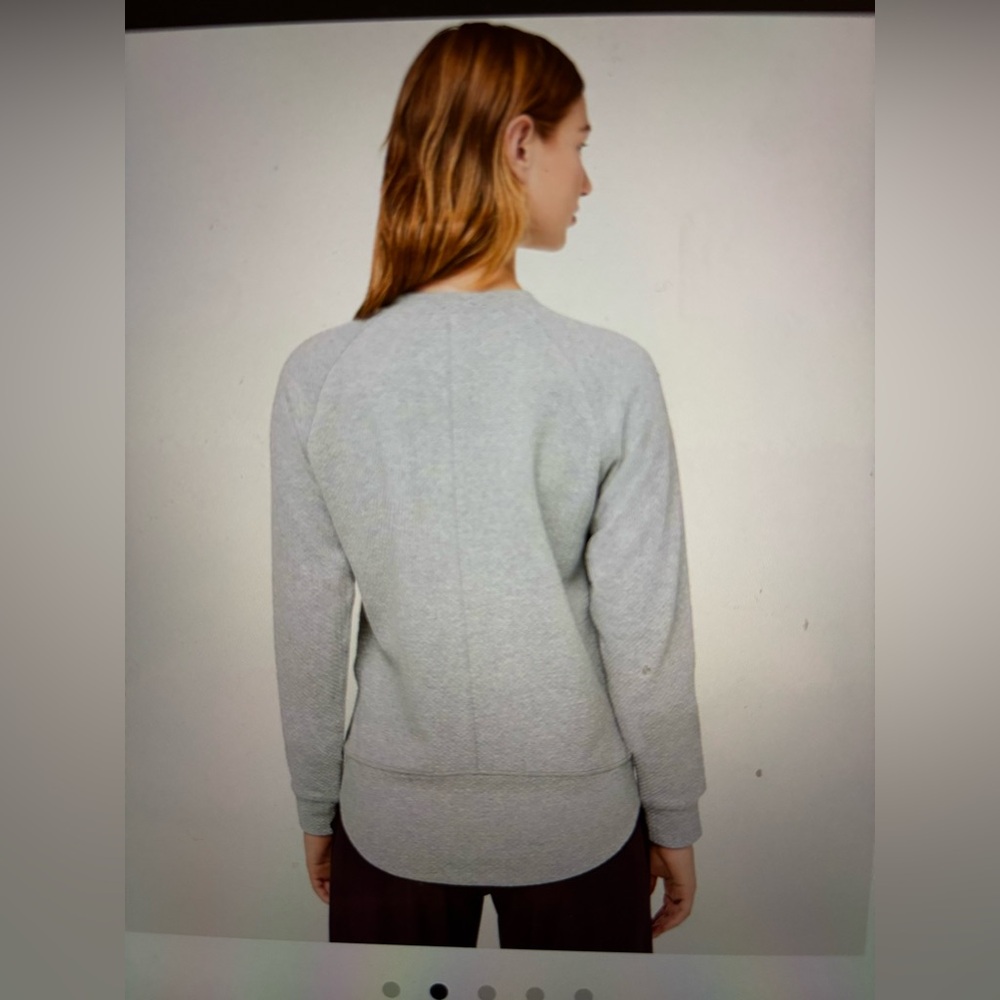 Lululemon Catch A Moment Crew Size 8 Heather Light Grey.LIKE NEW!